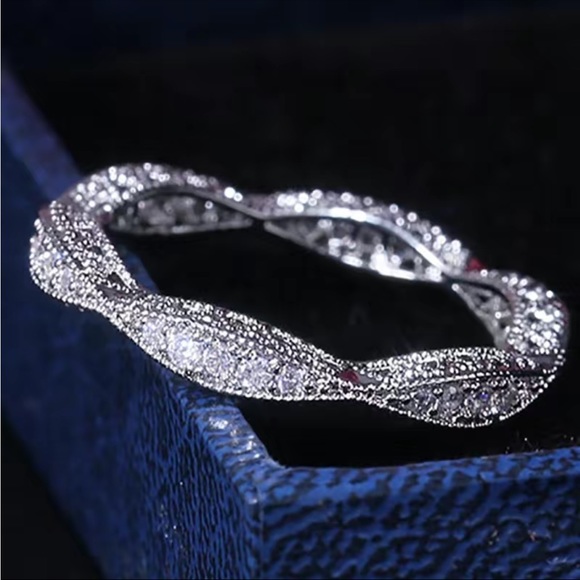 New 925 Silver Beautiful Diamond Ring - Picture 2 of 3